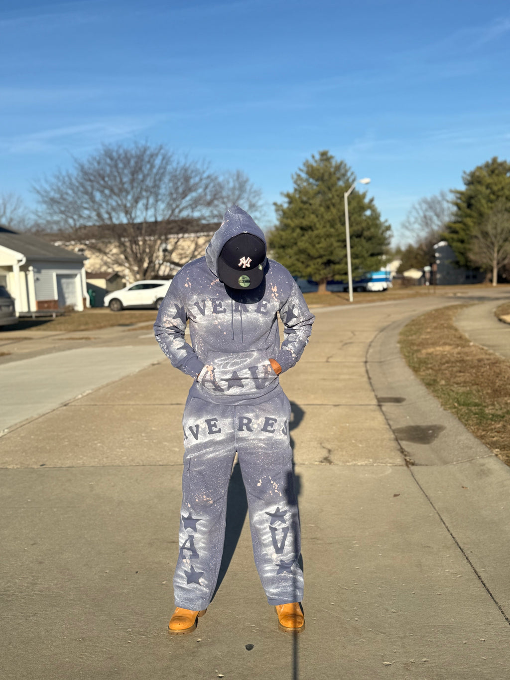 AVERES Fine China Sweatsuit